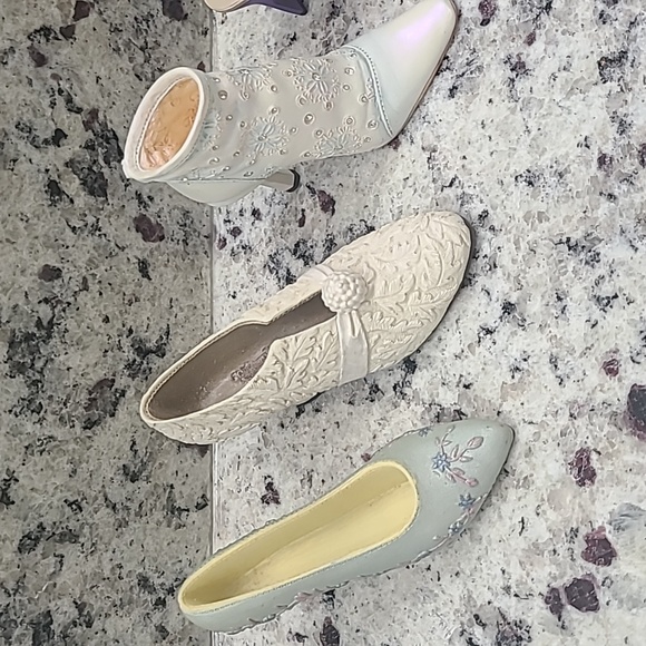 Just the Right Shoe Collection - Picture 3 of 10